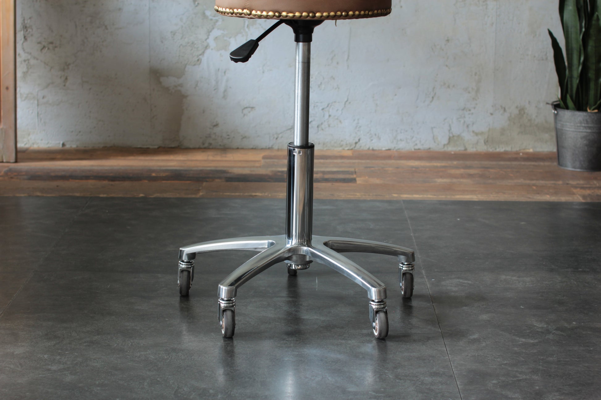 スツールの詳細