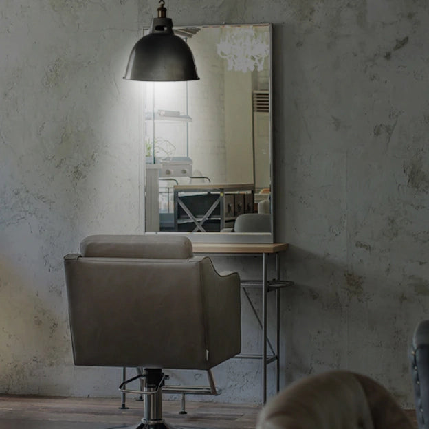 落ち着いている雰囲気があるスタイリングスペースにあるペンダントライトと4000kスタイリングスペース専用電球