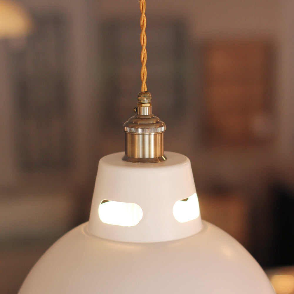 マットホワイト色ペンダントライトの詳細1