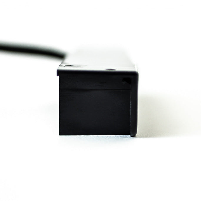 ホワイト色薄型簡易取り付け型コンセントプラグ　横面