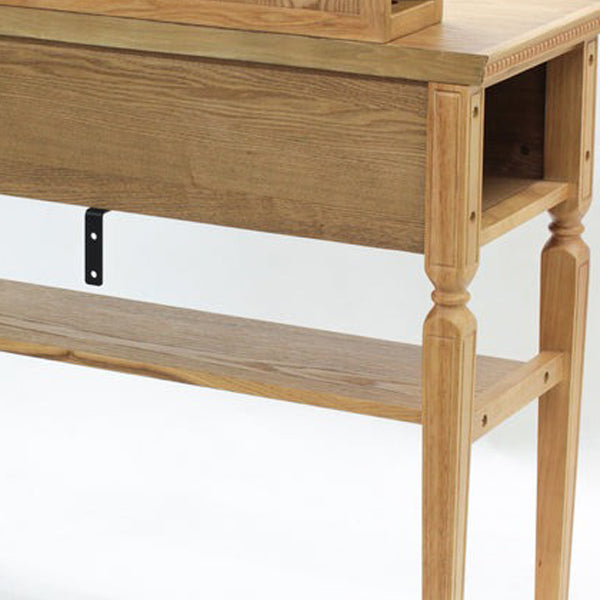 天板にはクラシカルな装飾