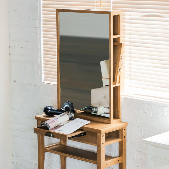 サロンにあるウッドドレッサー【フェルドナ】