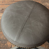 ダークグレー色鋲ありのスツールの詳細