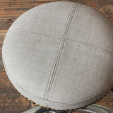 アッシュグレー色鋲ありのスツールの詳細