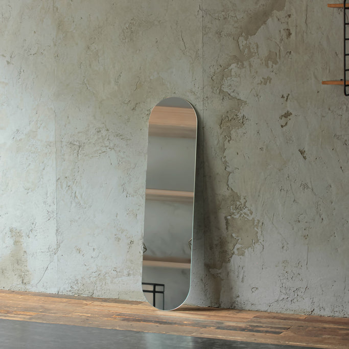 部屋にあるウォールアートミラー【ロング1200】