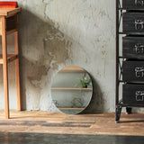 部屋にあるウォールアートミラー【オーバル型】