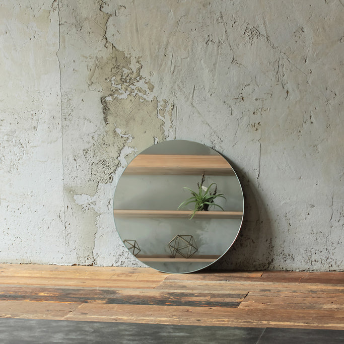 部屋にあるウォールアートミラー【サークル400】