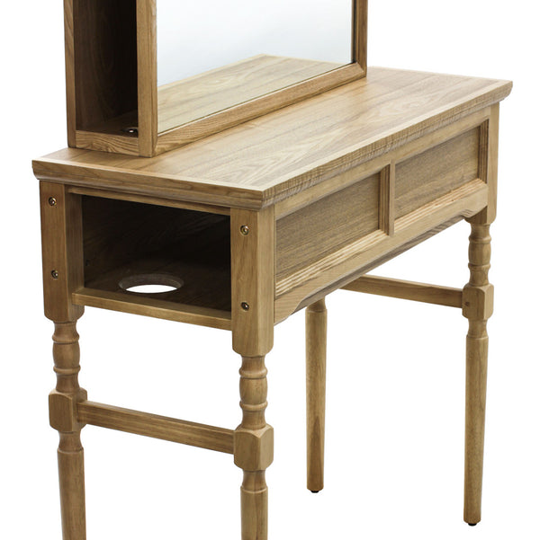 クラシカルな装飾が美しい脚