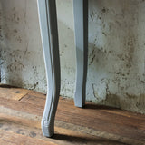 ブルーグレー色美容室セット面テーブルのディテール写真【アンチーク・ネコ脚】