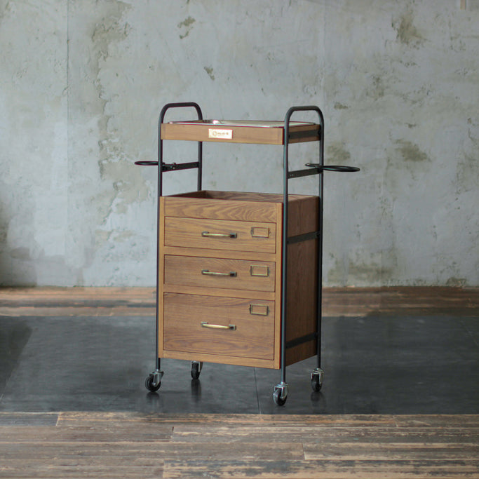 美容室にあるおしゃれなブラウン色3段引き出しウッドワゴン