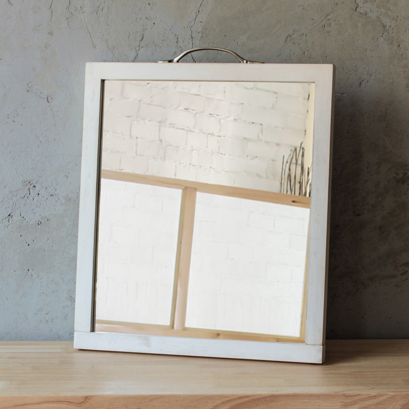 ホワイト色のウッドハンドミラー