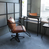 おしゃれな美容室にあるスタイリングチェア「エノラ」