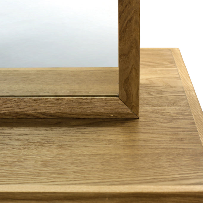 アンティークウッドドレッサー【ブリットメア】の詳細