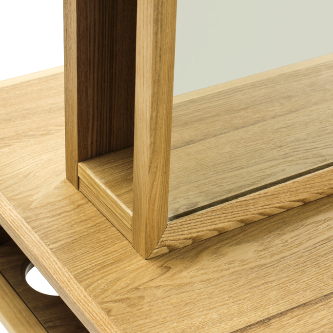 アンティークウッドドレッサー【ブリットメア】の詳細