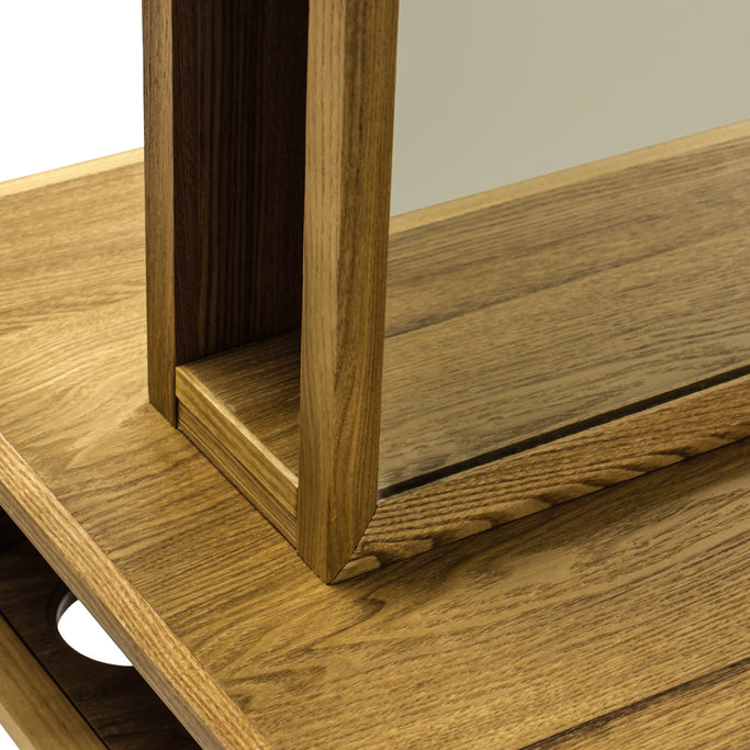 アンティークウッドドレッサー【ブリットメア】の詳細