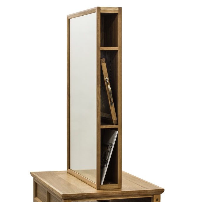 アンティークウッドドレッサー【ブリットメア】の詳細