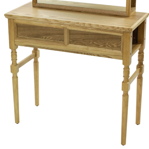 クラシカルな装飾が美しい脚