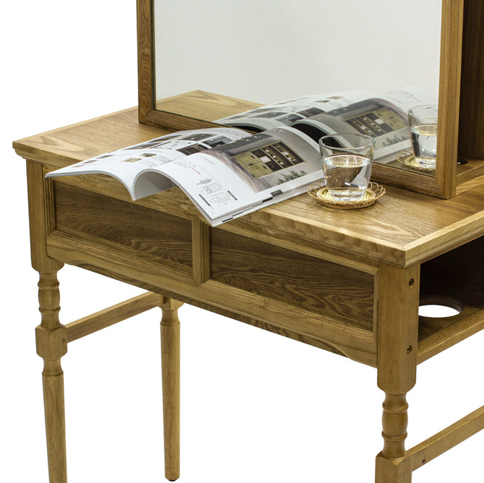 アンティークウッドドレッサー【ブリットメア】の詳細