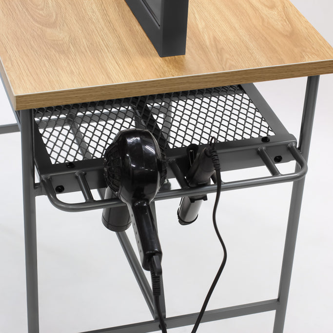 シルバー色アイアンドレッサー【ローガン】の詳細