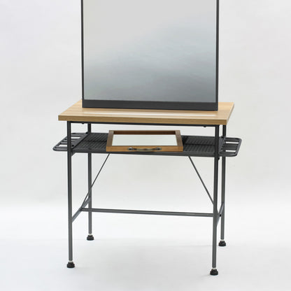 シルバー色アイアンドレッサー【ローガン】の詳細