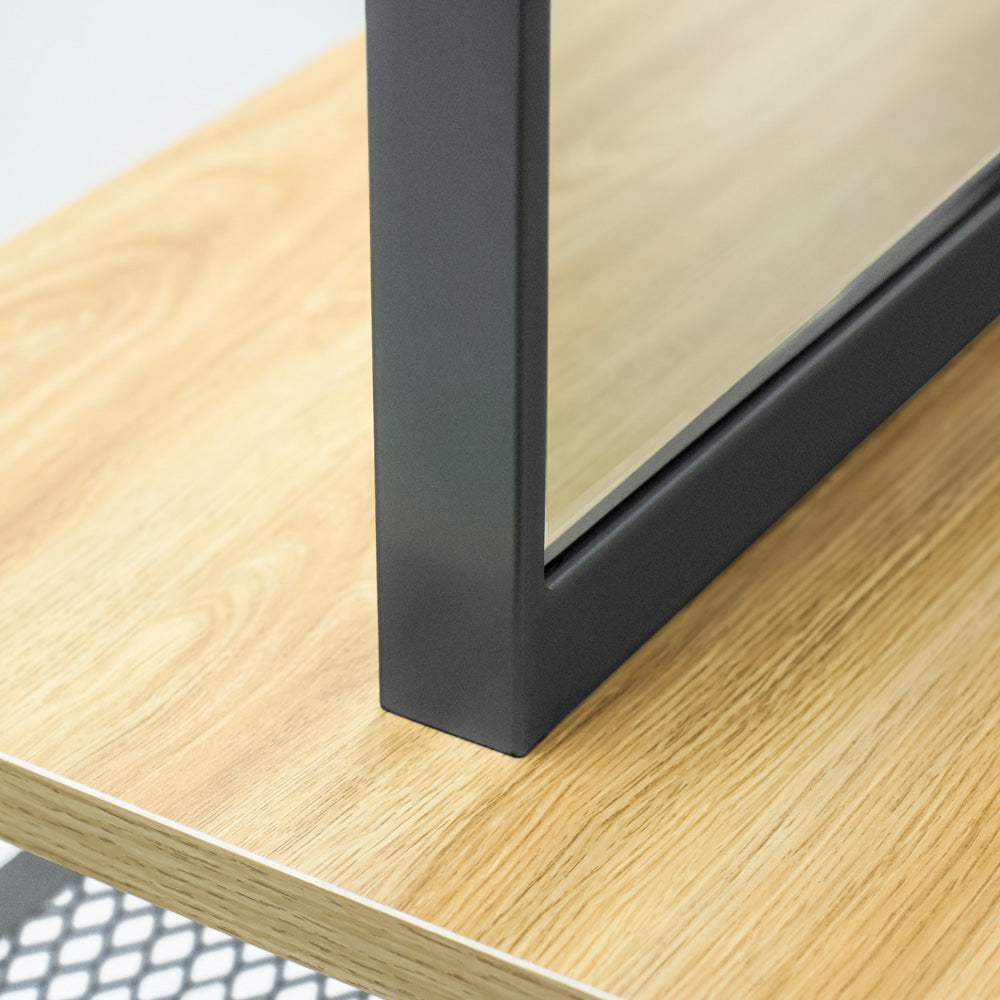 シルバー色アイアンドレッサー【ローガン】の詳細