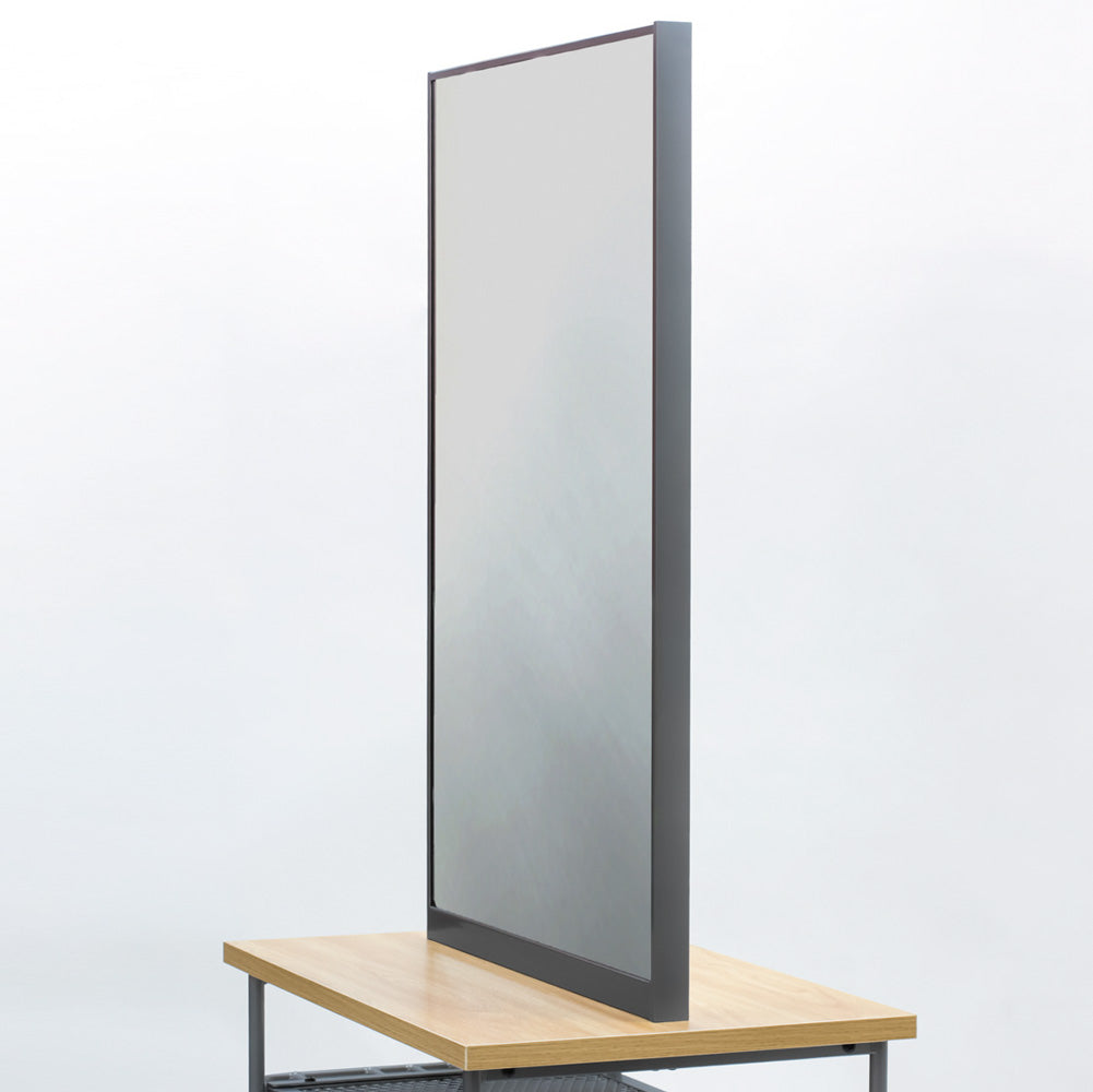 シルバー色アイアンドレッサー【ローガン】の詳細