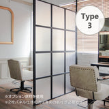 サロンにあるブラック色アイアンパーテーション【Type 3：パネル横2枚】オプション鉄柱を使用