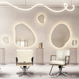 おしゃれなサロンにある韓国ウェーブミラーとベージュセット椅子【ウォールアートミラー：MRO18/19】