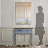 部屋にあるフレームレスミラーとコンソールとサイズがわかるための人シルエット