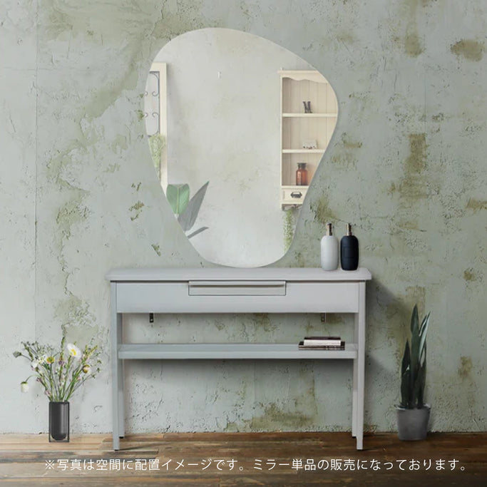 おしゃれなサロンになるウォールアートミラー【MRO13】と白いコンソール
