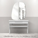 サロンにあるウォールアートミラー【スクエア型】とホワイトコンソール