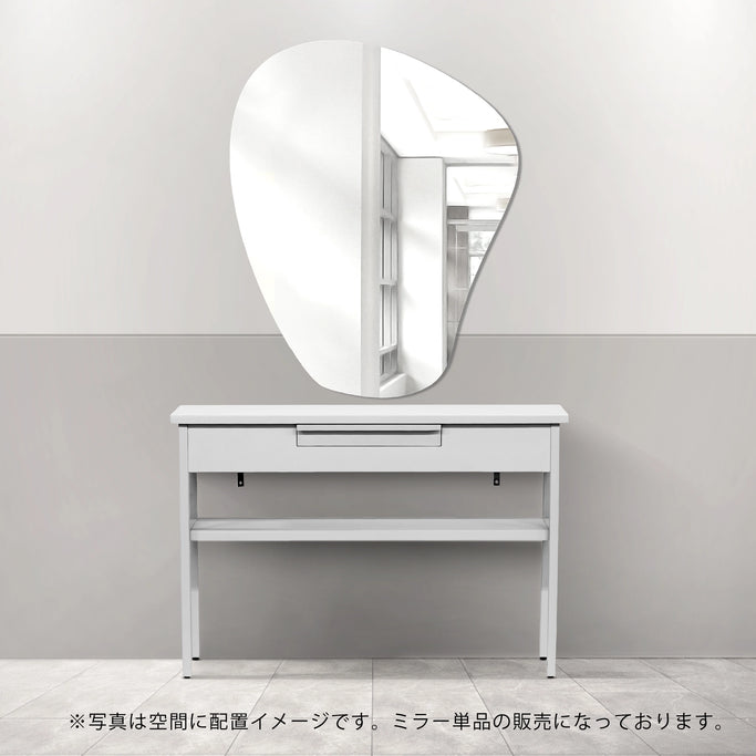 おしゃれなサロンになるウォールアートミラー【MRO13】と白いコンソール
