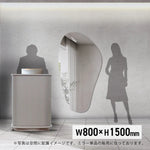 おしゃれなサロンにある韓国風レジカウンター「カミラ」とウォールアートミラー「MRO14」