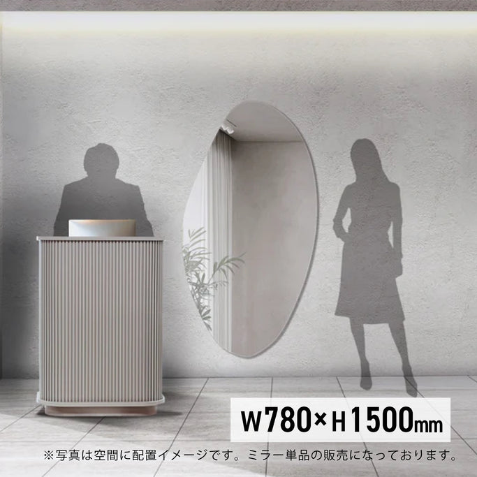 おしゃれなサロンにある韓国風レジカウンター「カミラ」とウォールアートミラー「MRO15」