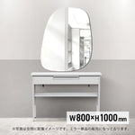 サロンにあるウォールアートミラー【スクエア型】とホワイトコンソール