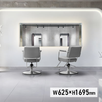 おしゃれな美容室にあるミラー