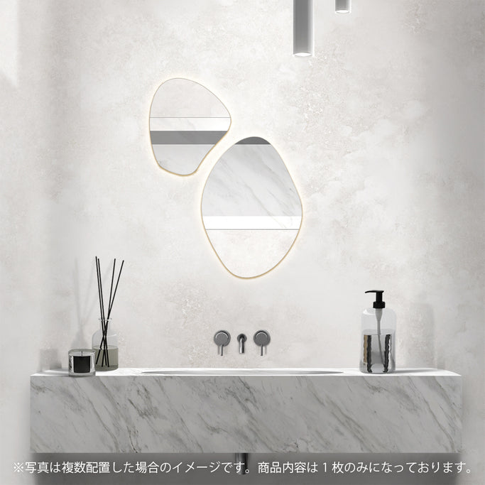 おしゃれなお手洗いにある小型サイズ壁掛け鏡【mro16】イメージ画像