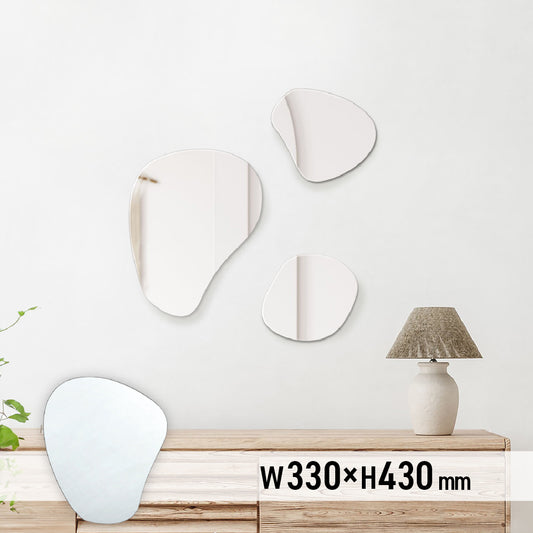 おしゃれなお手洗いにある小型サイズ壁掛け鏡【mro17】