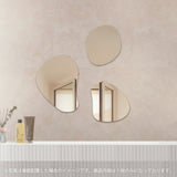 おしゃれなお手洗いにある小型サイズ壁掛け鏡【mro18】イメージ画像