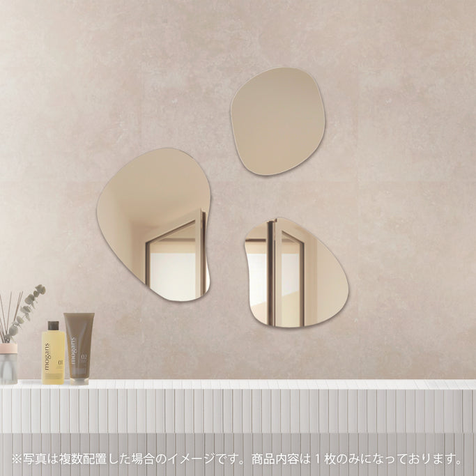 おしゃれなお手洗いにある小型サイズ壁掛け鏡【mro18】イメージ画像