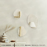 おしゃれなお手洗いにある小型サイズ壁掛け鏡【mro19】イメージ画像