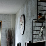 サロンにある大き目なウォールクロック