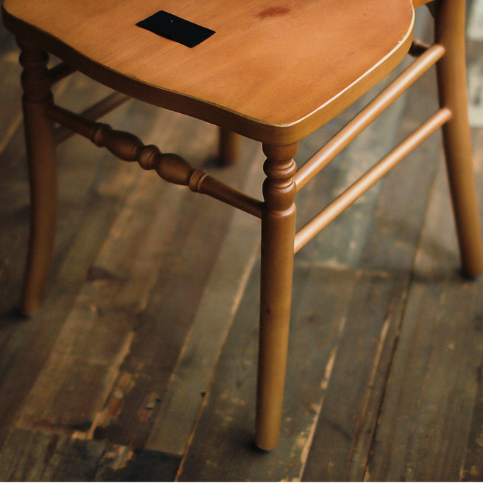 ブラウン色ナポレオンチェアの詳細1