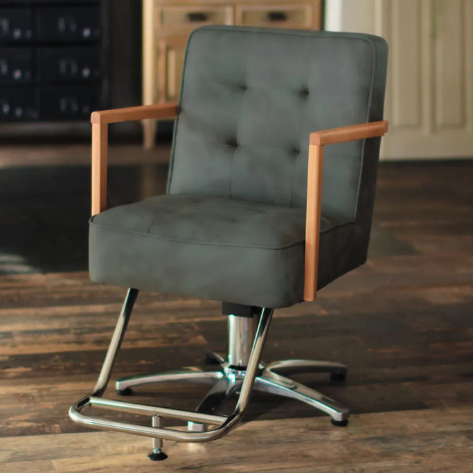 部屋にあるセットチェア ブリス グレイッシュサファリファイブスターポンプ