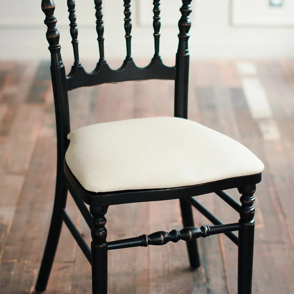 風合いのあるファブリックレザーのクッション