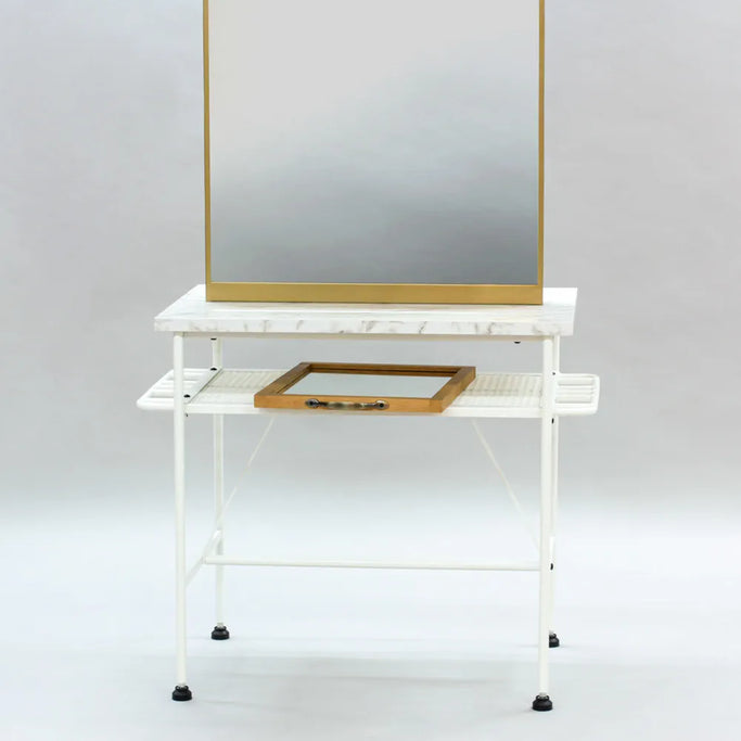 ベージュ色アイアンドレッサーの詳細写真【ローガン】