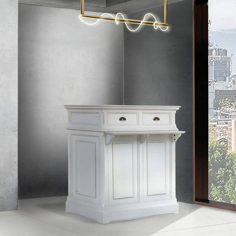 サロンにあるホワイト色レジカウンター