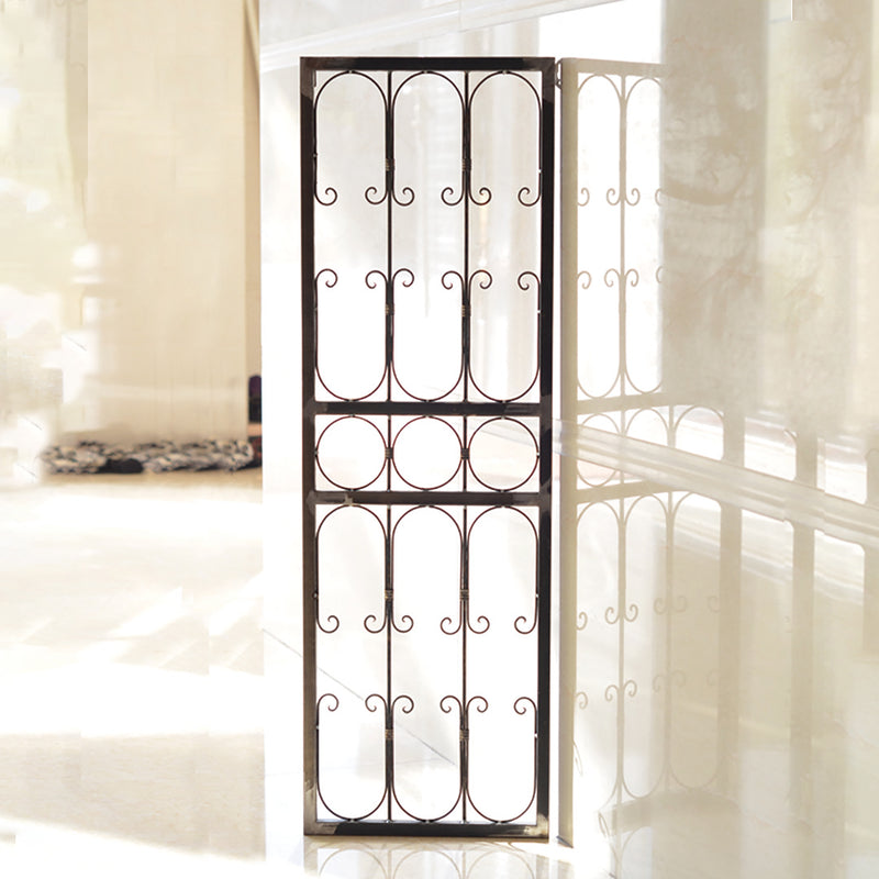 部屋にあるアイアンパネル