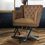 スタイリングチェア ビルギット：マットブラウン（ダメージ加工レザーと布団張りボタンの設え）