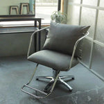 スタイリングチェア エノラ：ダークグレー（シームレスな空間に調和するアイコニックな椅子）